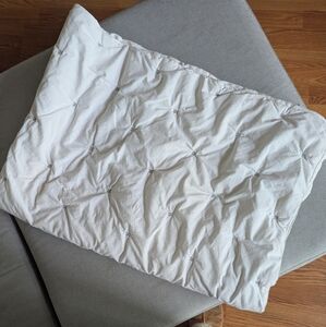 West Elm Crib Comforter White Pinch Pleated Cotton Minimalist Neutral Unisex